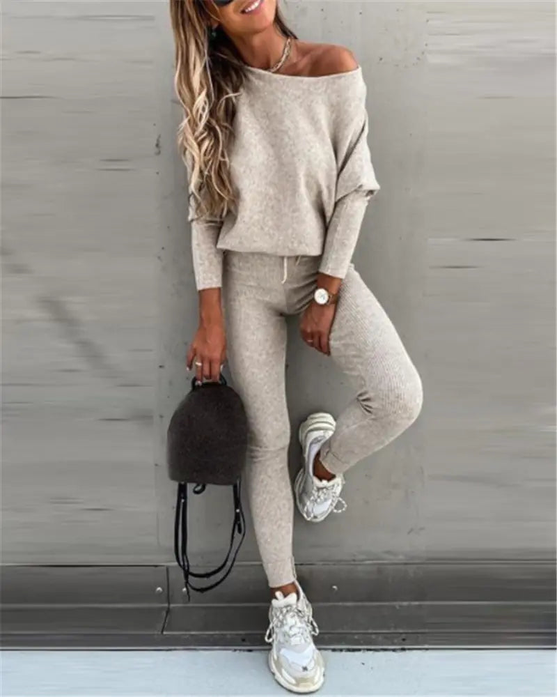 Trendy Commuter Neck & Pants Duo